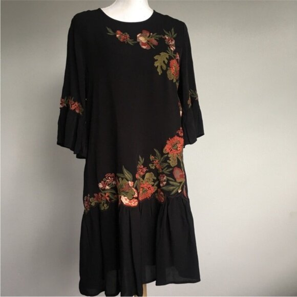 Velvet by Graham and Spencer Floral Embroidered Bell Sleeve Dress Black - Picture 5 of 9